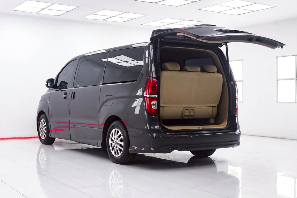 รหัสรถ 1E003 HYUNDAI  H-1  2.5 ELITE  2020  17