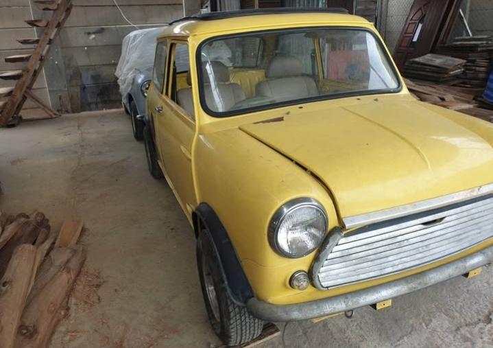 Mini Austin สีเหลือง ปี 1964 3