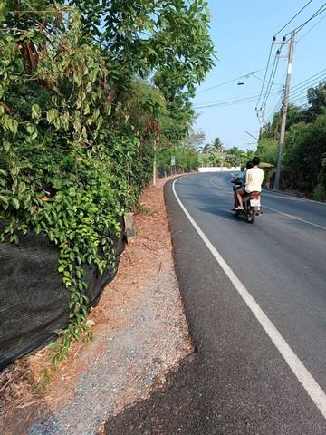 บ้าน ที่ดิน ต.หอมเกร็ด อ.สามพราน จ.นครปฐม ใกล้ ห่างทางหลวงหมายเลข 3415 (พุทธมณฑล สาย 7 ประมาณ 1.2 กม.) และวัดหอมเกร็ด (ห 2