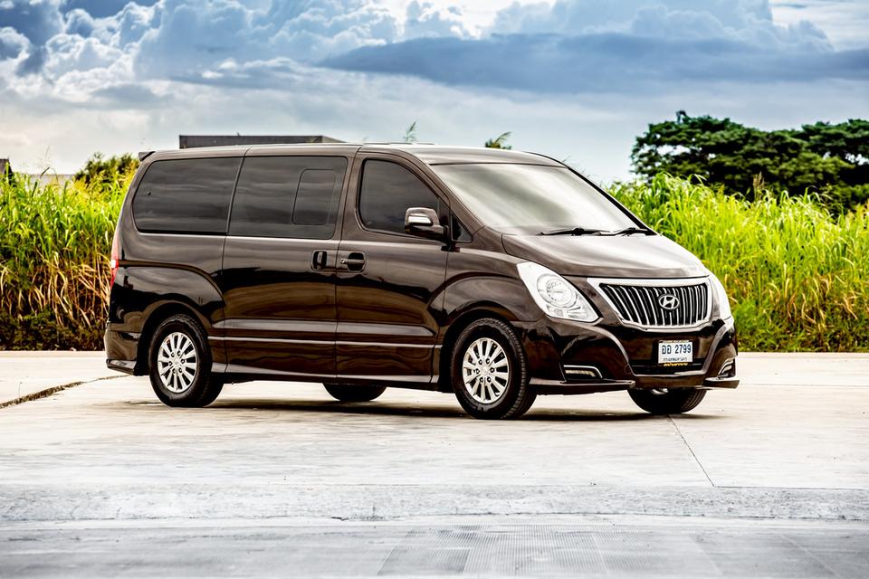 Hyundai H-1 ELITE 2.5 ดีเซล ปี 2016 สีน้ำตาล มือเดียวป้ายแดง  4
