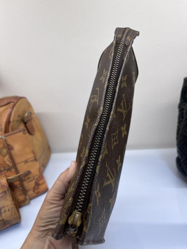 กระเป๋าแบรนด์เนม Luis Vuitton vintage clutchh แท้ เดิมๆ พร้อมใช้ลายชัดแคนวสาสสวยซับในเมีลอกนิดหน่อยไม่มีผลต่อการใช้งานใส่โทรศัพท์ได้ เครื่องสำอางค์ได้ รูปที่ 13