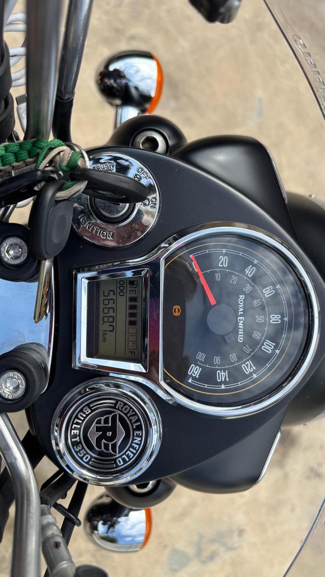 Royal Enfield Bullet 350 black/gold 2026