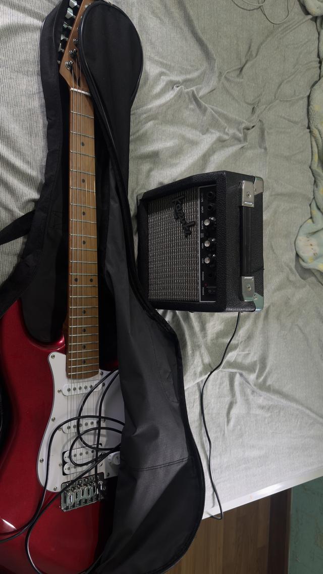 กีตาร์ไฟฟ้า Kazuki ทรง Stratocaster
