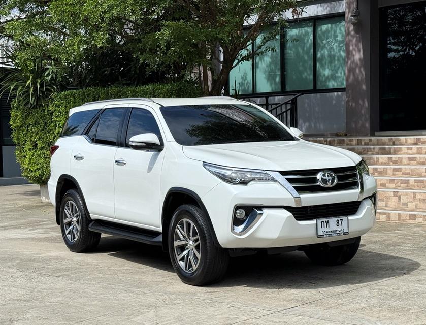 2018 TOYOTA FORTUNER 2.8V 4WD รถมือเดียวออกป้ายแดง รถวิ่งน้อย เข้าศูนย์ทุกระยะ ไม่เคยมีอุบัติเหตุครับ