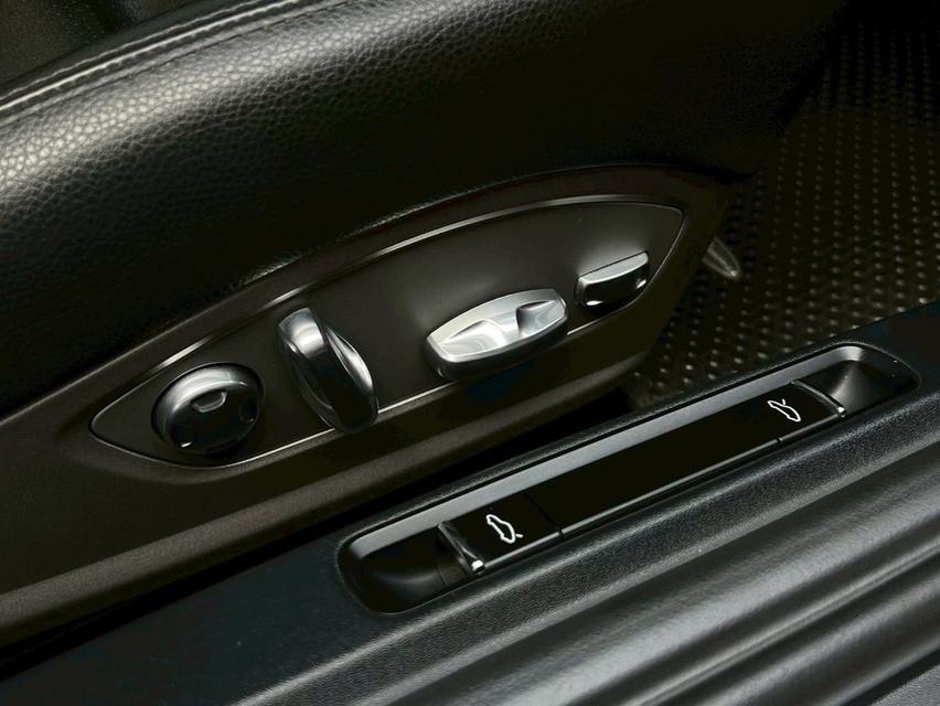 Porsche 718 Cayman 8