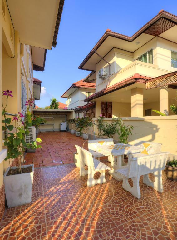 🏡🌟 ให้เช่าบ้านเดี่ยว 2 ชั้นหลังใหญ่ ทำเลดี เดินทางสะดวก ใกล้ร้านสะดวกซื้อ ตลาด และห้างสรรพสินค้า เหมาะสำหรับอยู่อาศัยหรือครอบครัวใหญ่ 11