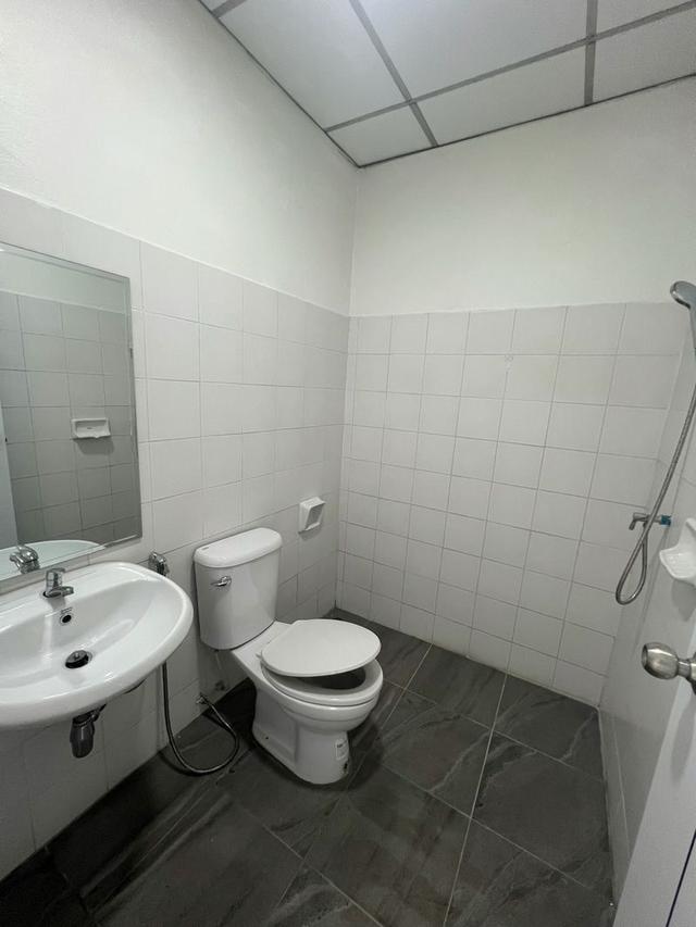 ขายทาวน์เฮาส์ 2 ชั้น เนื้อที่ 18 ตรว. ถนนเมน หมู่บ้านพนาสนธิ์ 6 ถนนนิมิตใหม่ 7 แขวงมีนบุรี เขตมีนบุรี กรุงเทพมหานคร  15