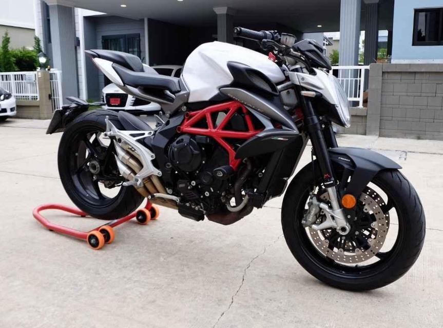 MV Agusta 800 ขายพร้อมของแต่งจัดเต็ม 2