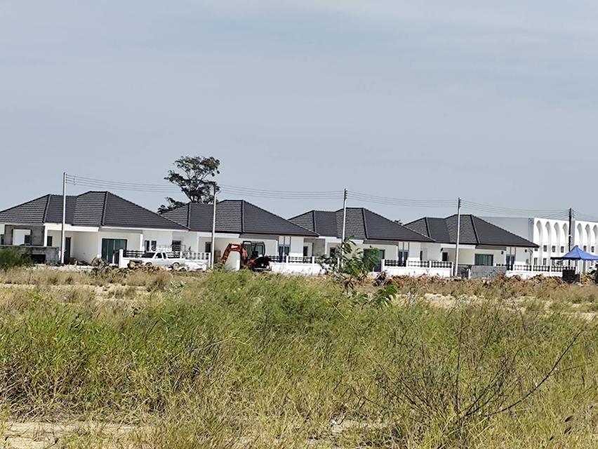 Sale large land 9.3 Rais suitable for projects or building house etc, can be subdivided Kamphaeng Saen District, Nakhon Pathom Province near Bangkok 10