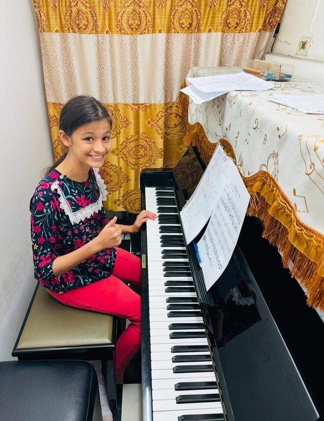 รับสอนเปียโน ที่ Fin Music School 8