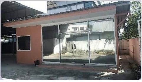 ให้เช่าโกดังพร้อมออฟฟิศชั้นเดียว เนื้อที่ 100 ตรว. ปากซอยนาคนิวาส 18 ลาดพร้าว 71 ทำเลดี เลียบด่วน 1