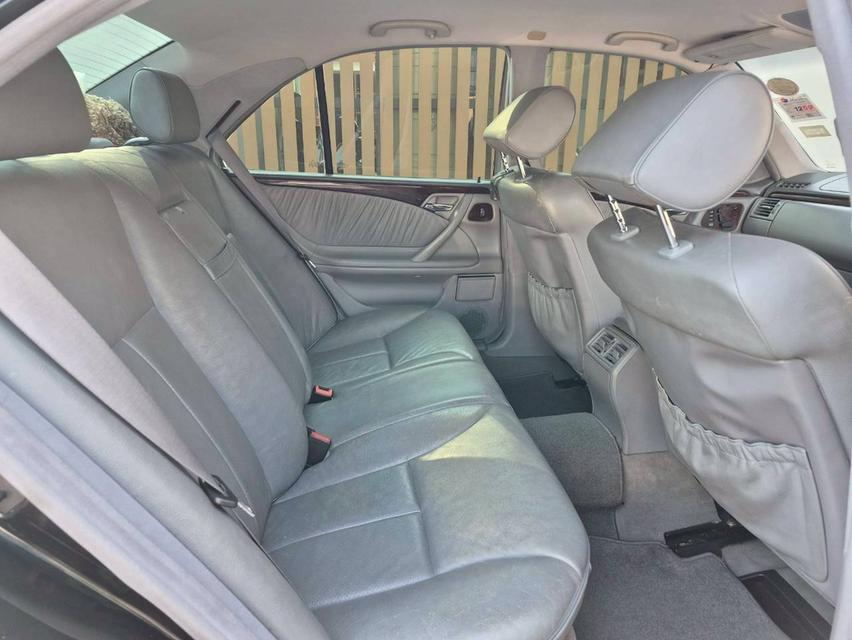 ขาย Benz E240 ปี 2001 สีดำ ไมล์วิ่งน้อย สภาพเดิมๆ รูปที่ 9