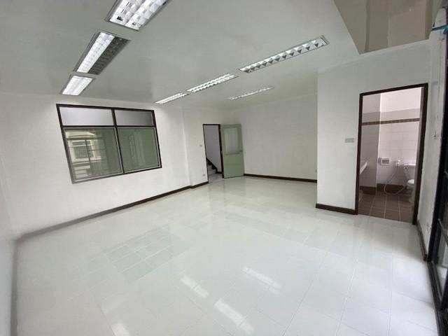 ให้เช่าทาวน์โฮม 4 ชั้น ย่านทาวน์อินทาวน์ รามคำแหง ลาดพร้าว ใกล้ รร.บดินทร์เดชา 2