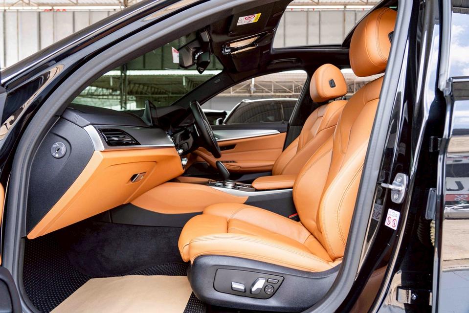 รหัสรถ NP5894 BMW 530e M SPORT 2020 12