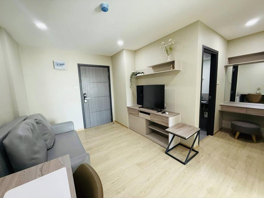 ✨ ปล่อยเช่าคอนโด 1 นอน 35 ตรม. วิวสระสวย 15,000.- (รวมส่วนกลาง) พร้อมคลับเฮ้าส์หรู! 🏊‍♂️ 9