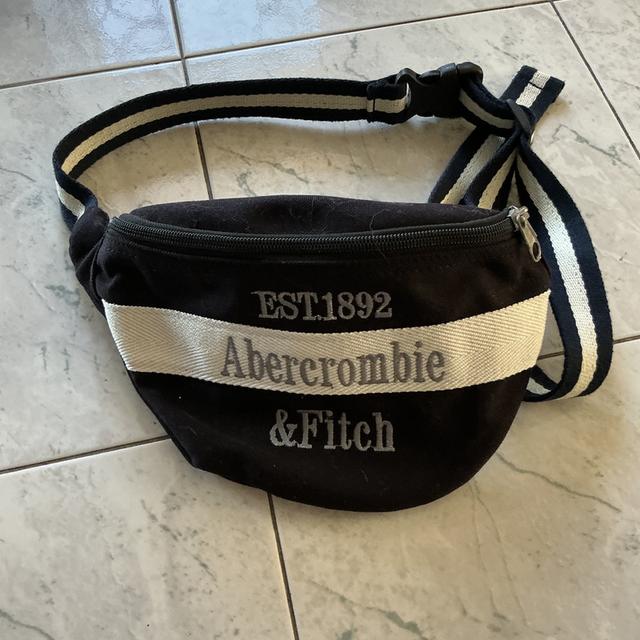 กระเป๋าคาดอก คาดเอว มือสองสวยๆ