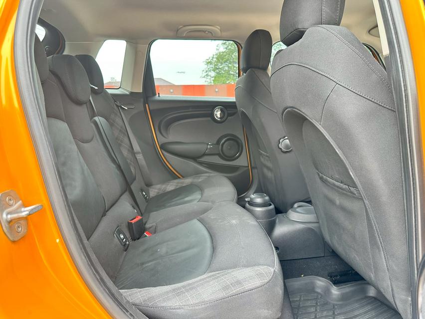 รหัสรถ PAT8003 Mini Cooper D 5-Turer RHD ปี 2017 สีส้ม (F55) 14