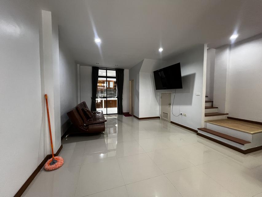 ให้เช่าทาวน์โฮม 3.5 ชั้น พร้อมเฟอร์นิเจอร์ โครงการ Haus35 แจ้งวัฒนะ 2