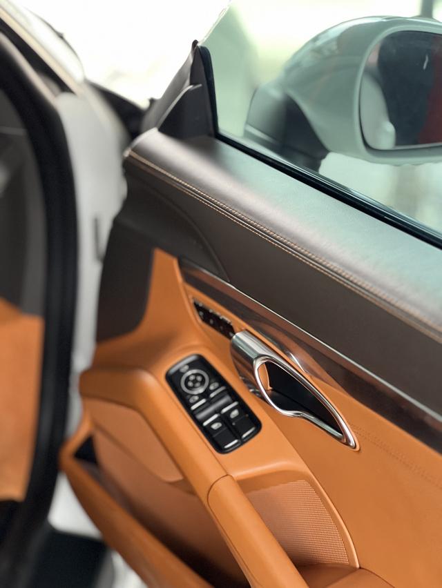 Porsche 981 Cayman 8