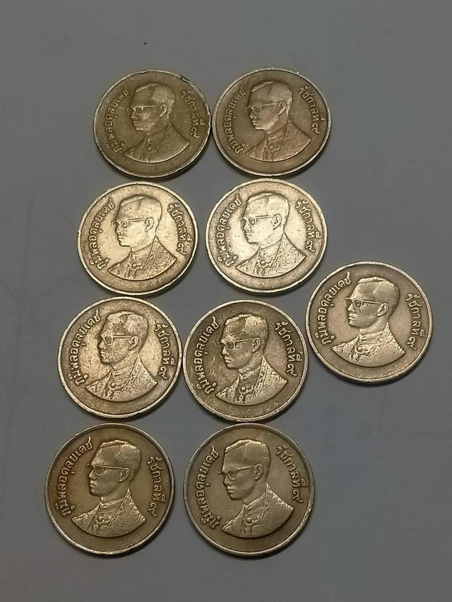 เหรียญ 1 บาท ปี 2520 และปี2525 รูปที่ 2