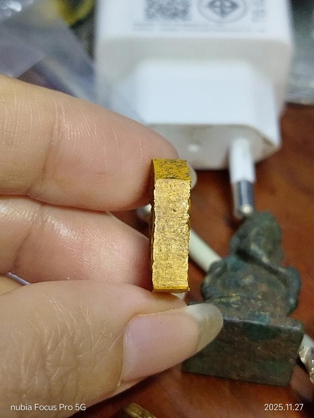 พระขุนแผนหลวงปู่ทิมพิมพ์เล็ก เนื้อว่านดอกทอง ข้างหลังฝังตะกรุดทองคำ 1 ดอก 3