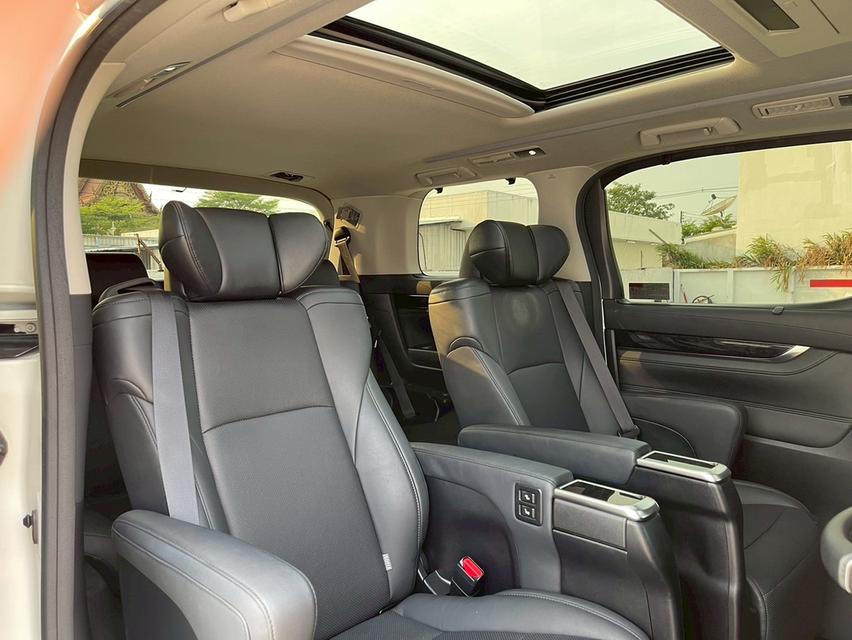  . Toyota Alphard 2.5 SC Package MNC 2020 จด 2021 • Mileage: 65,000 km 13