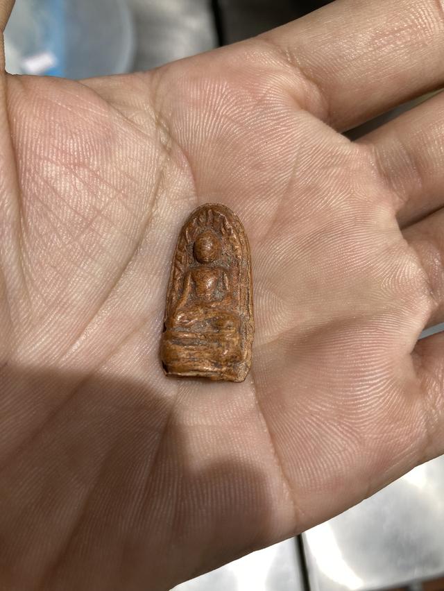 พระรอดเนื้อสีแดงปล่อย99,9999สนใจติดต่อ0945514682