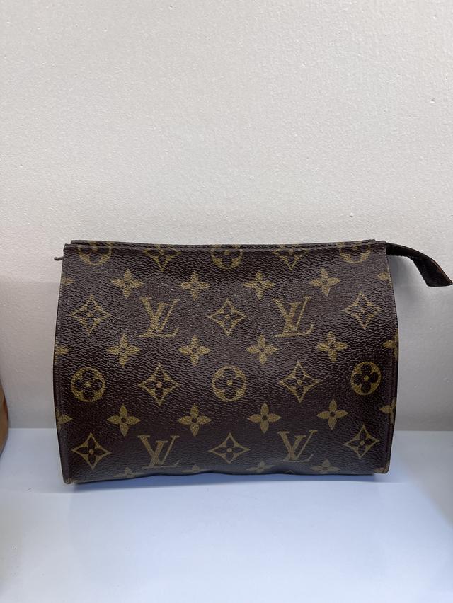 กระเป๋าแบรนด์เนม Luis Vuitton vintage clutchh แท้ เดิมๆ พร้อมใช้ลายชัดแคนวสาสสวยซับในเมีลอกนิดหน่อยไม่มีผลต่อการใช้งานใส่โทรศัพท์ได้ เครื่องสำอางค์ได้ รูปที่ 15