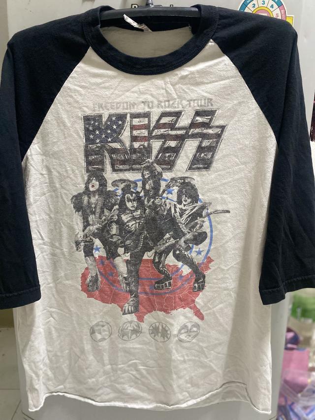 +2  เสื้อตัวนี้คือ KISS 2016 Freedom To Rock
