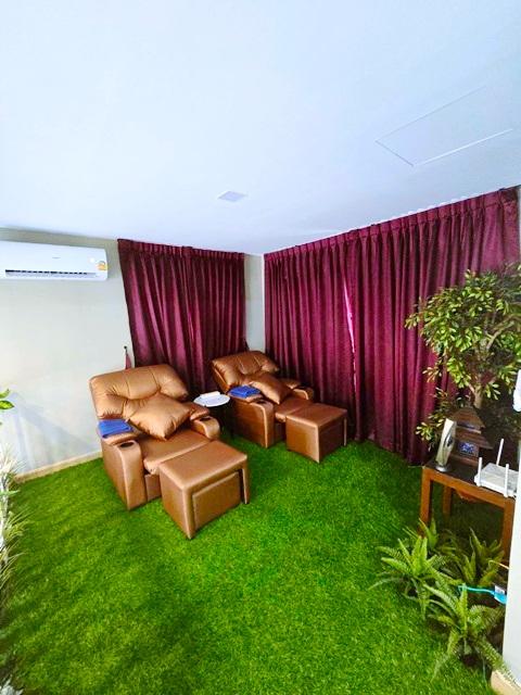 นวดเพื่อสุขภาพ หลวงแพ่ง มอเตอร์เวย์ สุวรรณภมูิ 7.8 กม. โลตัส ลาดกระบัง 2.28กม. ให้เช่าทาวน์โฮม 3 ชั้น มีใบขออนุญาต 11เตี 5
