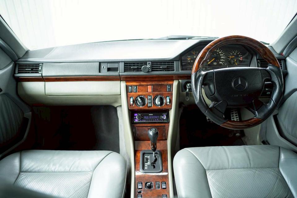 Mercedes-Benz CE280 W124 1993 (Classic Coupé) 16