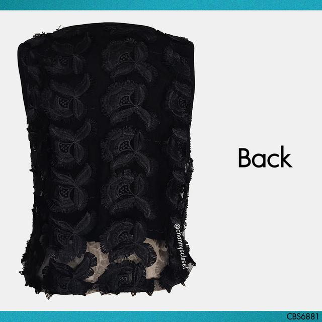 USED H&M - Black Embroidered Floral Top | เสื้อแขนกุดสีดำ เสื้อครอป ลายดอก ลายนูน ทรงใหญ่ สีพื้น สายฝอ แท้ มือสอง
