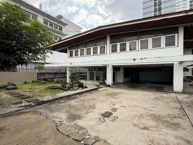 PB5984ให้เช่า บ้านเดี่ยว ย่านรามคำแหง ใกล้แยกลำสาลี บ้านหันหน้าทิศตะวันออก จอดรถในบ้านได้ 3-4 คัน ให้เช่าตามสภาพ 2