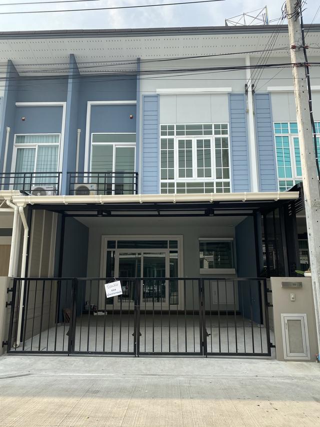 บ้านทาวน์โฮม 2ชั้น 3ห้องนอน 3ห้องน้ำ 1ห้องทำงาน ที่จอดรถ 2คัน 1