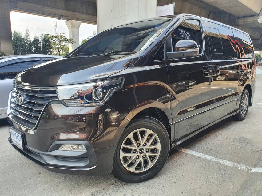 Hyundai H-1 2.5 Deluxe ปี 2019 สีน้ำตาลดำ รถมือ1 เช็คศูนย์