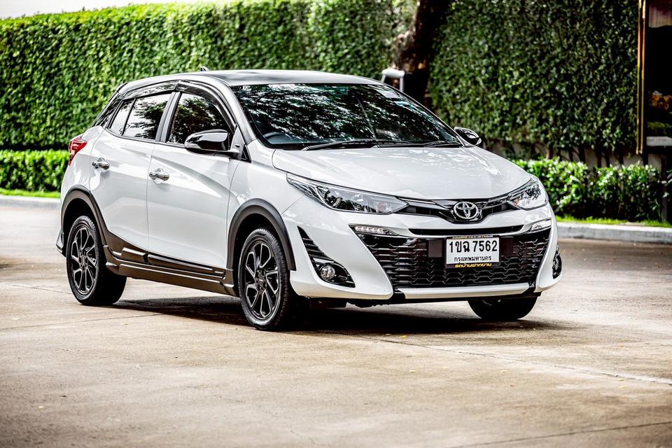 Toyota Yaris Cross 1.2 ปี 2020 สีขาว มือเดียวป้ายแดง สภาพใหม่มากๆ  3