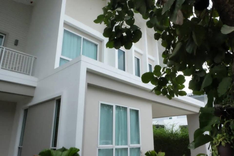 ให้เช่า บ้านเดี่ยว ฮาบิเทีย โมทีฟ ปัญญา–อินทรา (Habitia Motif Panya–Intra) 105 ตรว 242 ตรม 4 นอน 3 น้ำ จอดรถได้ 6 คัน พร 2