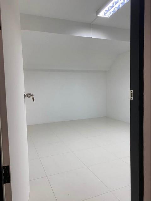 PP447 ขายทาวน์เฮ้าส์ 2 ชั้น ลาดพร้าว 26 ใกล้ MRT ลาดพร้าว 500 เมตร เหมาะซื้อทำโฮมออฟฟิศ อยู่อาศัย ปล่อยเช่า เดินทางสะดวก เข้าออกได้หลายเส้นทาง 12