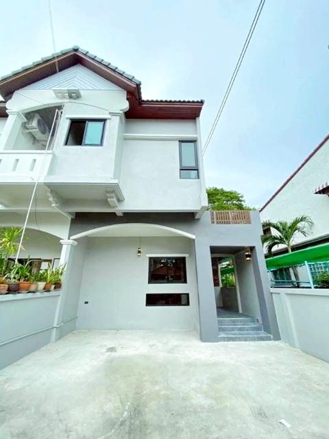 รร.นานาชาติแอดเวนต์รามคำแหง MRTหัวหมาก800ม. รพ.รามคำแหง 400 ม.ให้เช่าทาวน์โฮม 2 ชั้น 27 ตร.วา. 220 ตร.ม. ใหม่ สวย หรู พร 1