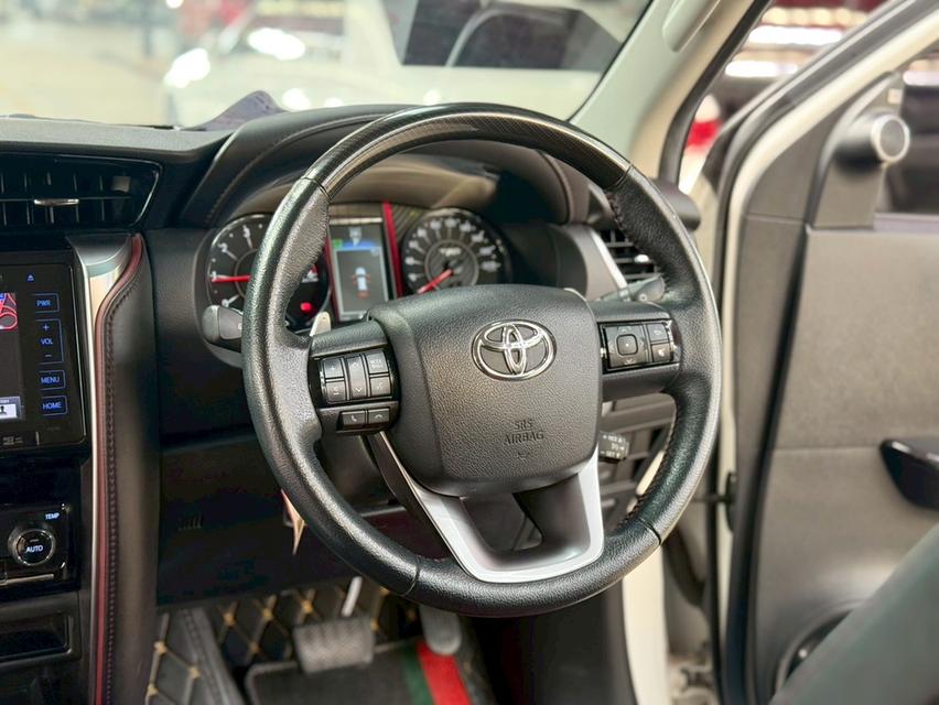 TOYOTA FORTUNER 2.8 TRD Sportivo 2WD ปี2018 17