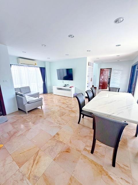 ให้เช่า คฤหาสน์ใหญ่ที่สุดหมู่บ้าน 5นอน ลด 50% นานาชาติ RIS รามคำแหง164 เครื่องใช้ไฟฟ้า 6น้ำ 150ตรว เพอร์เฟคเพลส ตลาดนัดข 3