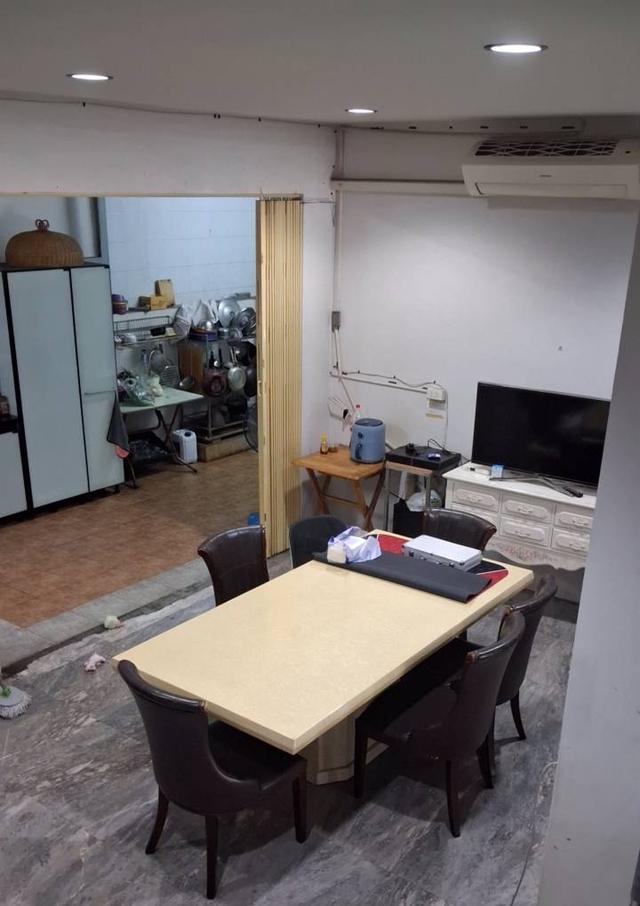 ขายบ้านกรุงเทพฯ บางขุนเทียน Town home 2 หลัง 3 ชั้น พระราม 2 ซ.69 Home Office หน้ากว้าง 6 เมตร มบ. ศรัญญา จอดรถได้ 5 คัน ใกล้ เซ็น 2 รพ.นครธน 3