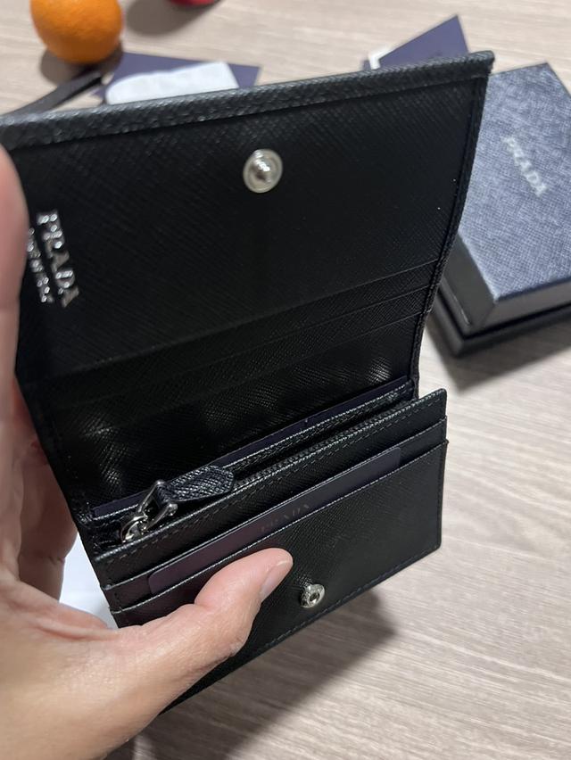 กระเป๋าตังใบสั้น Prada
