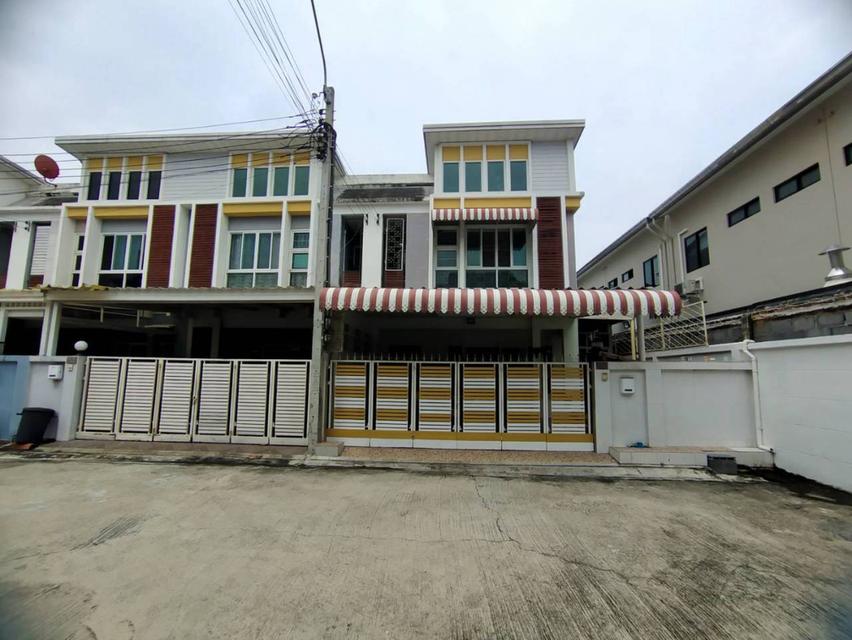ขายทาวน์โฮม หลังมุม พื้นที่กว้าง สภาพดีพร้อมอยู่***@Home รามอินทรา-คู้บอน 13*** 1