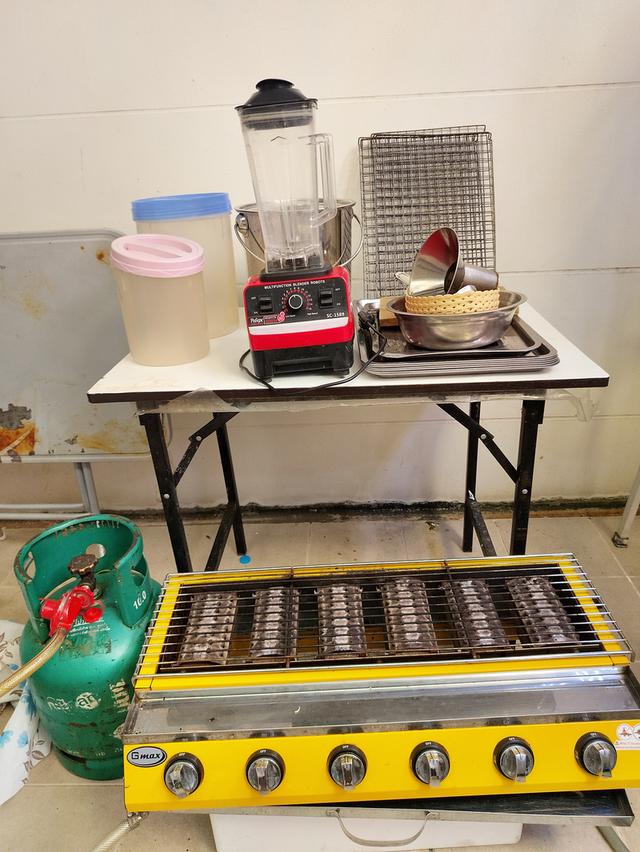 เตาย่าง+พร้อถังแก๊ส +โต๊ะ และอุปกรณ์ครบเซ็ตพร้อมขาย