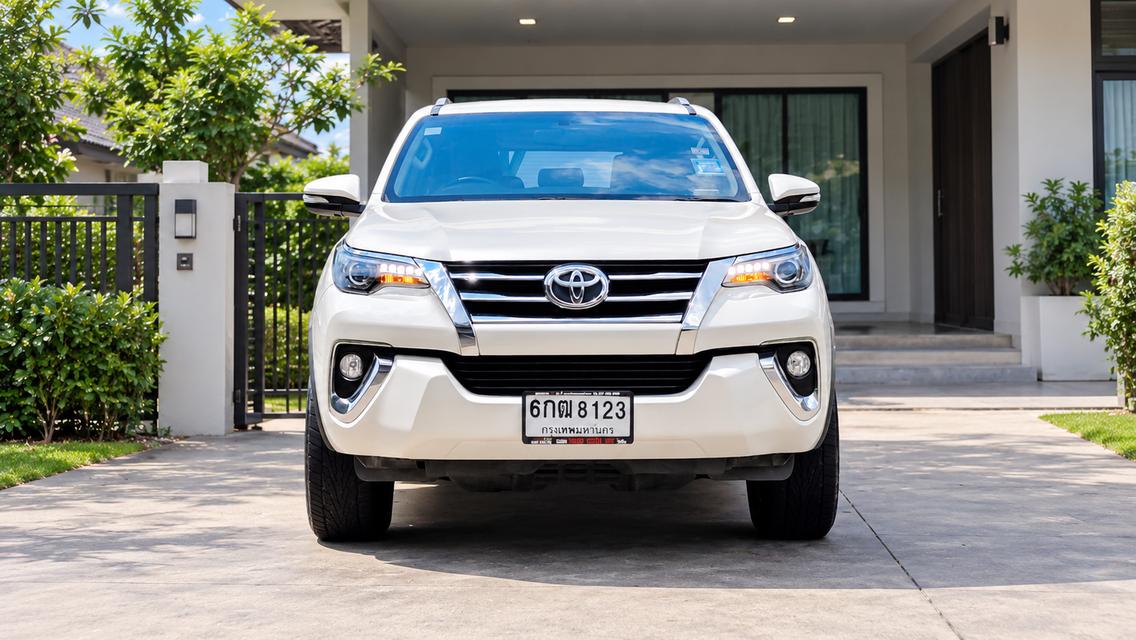 TOYOTA FORTUNER 2.8V 4x2 A/T ปี 2016 จด 2017