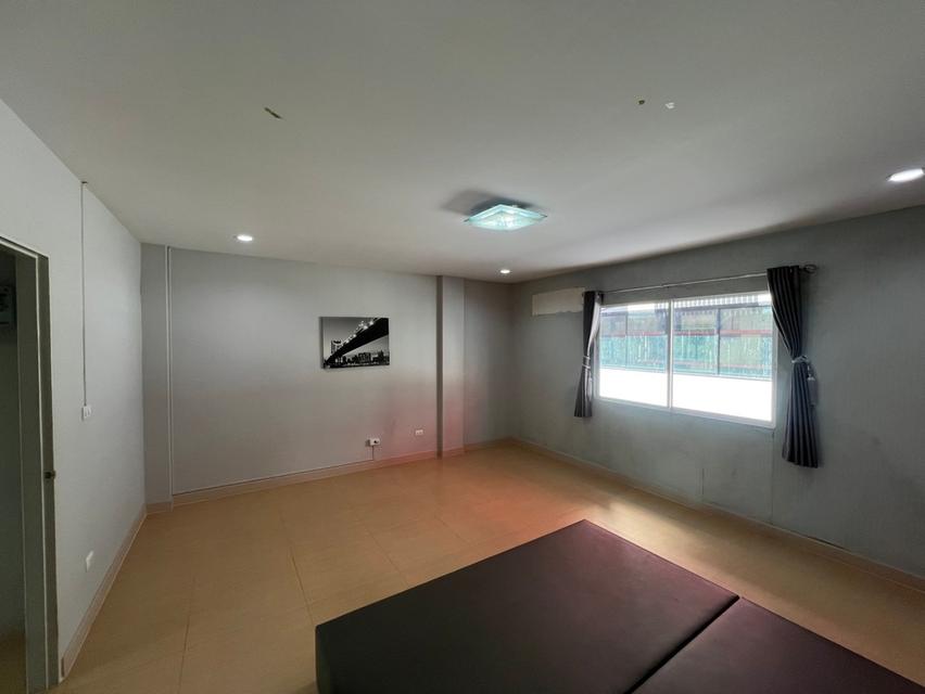 ให้เช่าทาวน์โฮม 3 ชั้น พร้อมเฟอร์! 11