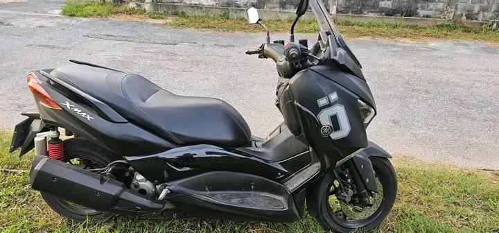 Yamaha XMAX สีดำ 3