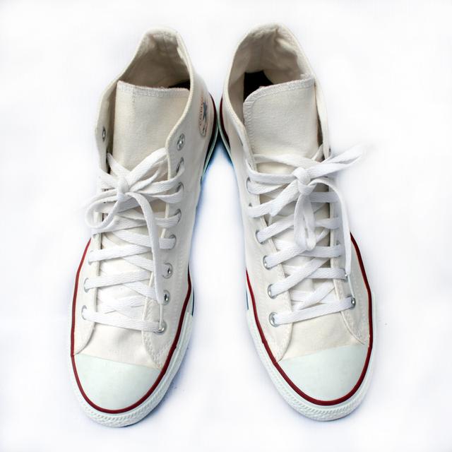 CONVERSE ผ้าใบหุ้มข้อมือสอง สีขาว สภาพเหมือนใหม่ จัดส่งฟรี!!! เก็บปลายทาง