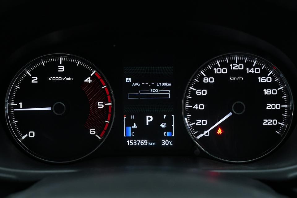 ปี 2018  MITSUBISHI PAJERO SPORT 2.4 GT 2WD A/T สี เทา รูปที่ 11